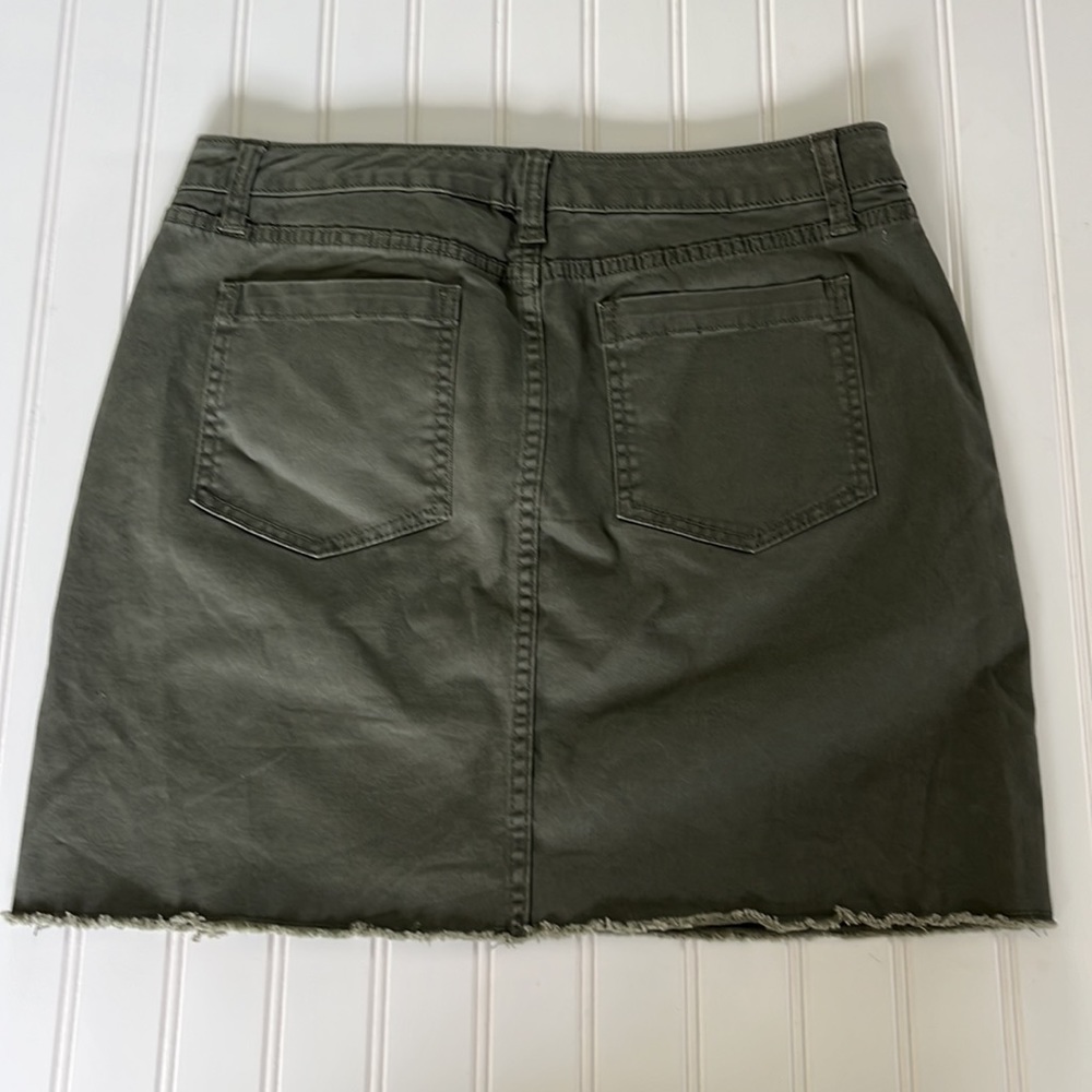 5/$25 SALE Universal Thread Mini Cut Off Skirt Women’s Sz 10 army green EUC - Picture 7 of 8
